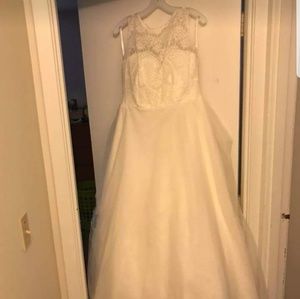 Ivory wedding dress